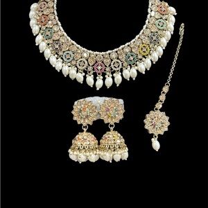 Elegant Gold and Pearl Jewelry Set